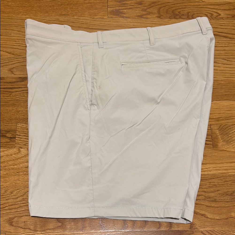 J. Crew Tech Short Size 38 W, 7”